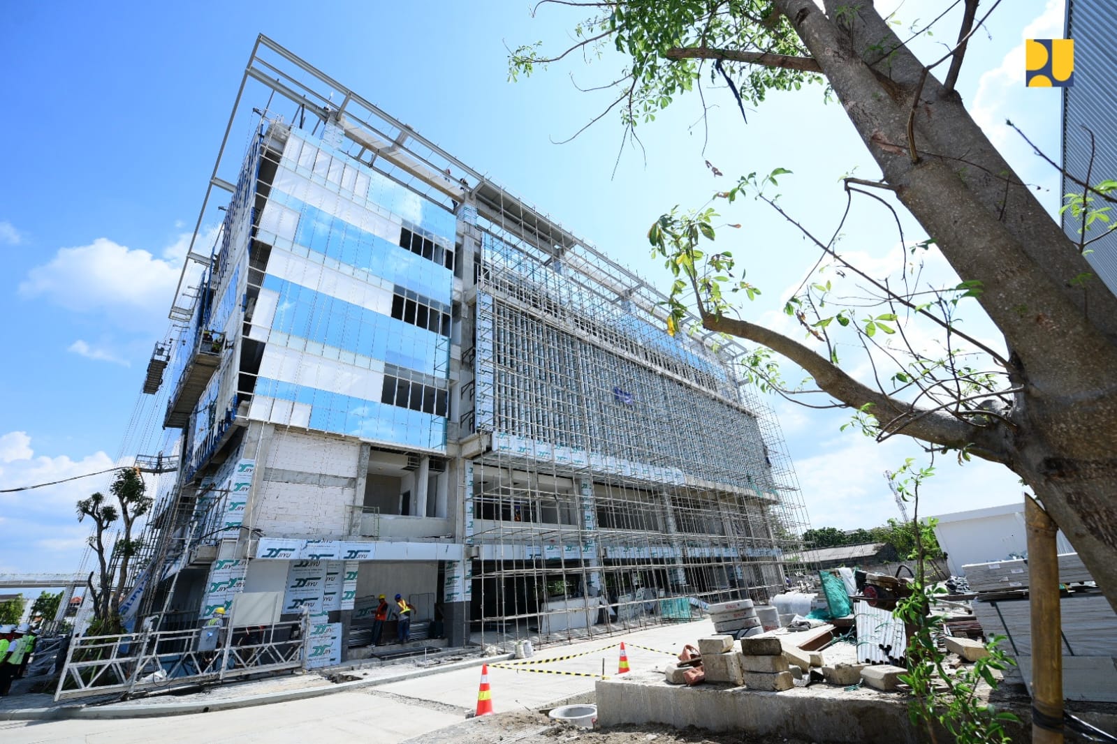 Tinjau Pembangunan Gedung Kampus Baru Politeknik PU, Menteri Basuki  Ingatkan Aspek Estetika dan Penghijauan - REAKSI MEDIA